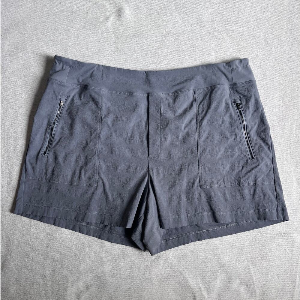 Athleta Trekke Shorts Gray Womens Size 20 Zip Pocket Rip Stop Fabric